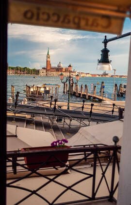 San Giorgio Maggiore in Venice seen through a window - Italy Church of San Giorgio Maggiore in Venice seen through a window *** San Giorgio Maggiore in Venedig durch ein Fenster gesehen Italien Kirche von San Giorgio Maggiore in Venedig durch ein Fenster gesehen Copyright: xx