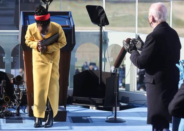 IMAGO ICONS: Amanda Gorman January 20, 2021 - Washington, DC, United States: U.S. PresidentJoe Biden applauds after Amanda Gorman recited a poem during his inauguration as the 46th President of the United States on the West Front of the U.S. Capitol. (Jonathan Ernst - Pool CNP Polaris) LagenciaEP 01 20 2021 Washington Washington Spain Copyright: xLagenciaEPx 3527742