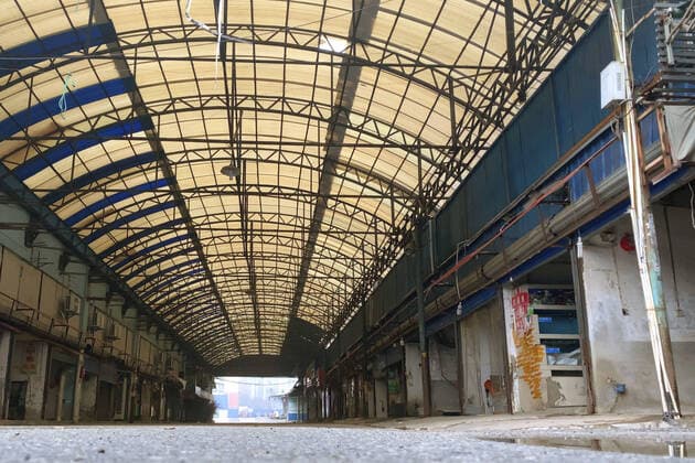 News Bilder des Tages 1 year passes since Wuhan lockdown, original epicenter of new coronavirus Photo taken in Wuhan shows a closed seafood wholesale market on Jan. 23, 2021, a year after a drastic lockdown was imposed on the Chinese city known as the original epicenter of the novel coronavirus. 