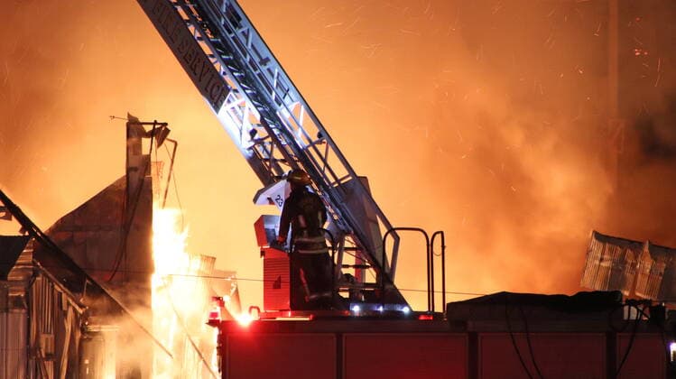 January 23, 2021, Surrey, BC, Canada: Firefighters attend the scene of a fire at AE Concrete in Surrey, B.C. early morning on Saturday Jan. 23, 2021. The three alarm was called bringing over 30 firefighters to the scene. Surrey Canada  - ZUMAc35_ 20210123_zaf_c35_017 Copyright: xShanexMackichanx