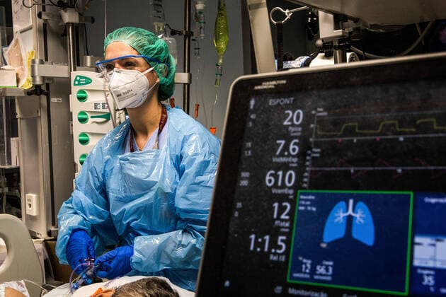 January 24, 2021, Porto, Portugal: A health worker wearing a protective suit attends to an infected patient in an intensive care unit (ICU) at the University Hospital of Sao Joao do Porto..The University Hospital of Sao Joao do Porto, a central hospital in the northern region, receives patients with Covid-19. Portugal currently has 609,136 confirmed cases, 441,556 recoveries and 9,920 death, making it the worst country in the world with the most new cases per million inhabitants. Porto Portugal - ZUMAs197 20210124_zaa_s197_004 Copyright: xRitaxFranÃAx