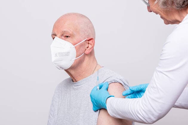 Since 25 01 2021 only medical face masks are allowed in shops and public buildings in the whole of Germany, the fabric masks are forbidden for this area.