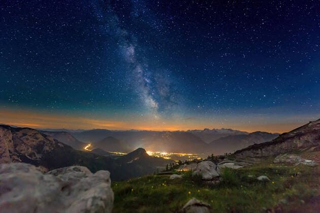 The milky way over Austria Beautiful Milky Way sky over Austrian Alps Austria *** Die Milchstraße über Österreich Schöner Milchstraßenhimmel über den österreichischen Alpen Österreich Copyright: xChristianxOffenbergx
