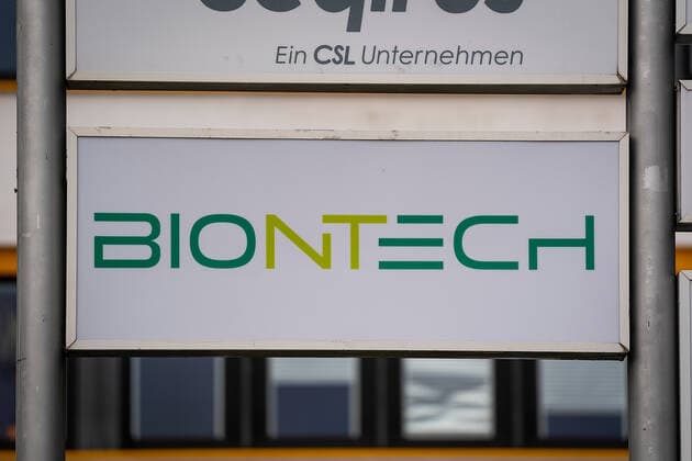 24 01 2021, xovx, economy, current affairs, Biontech produces Corona vaccine in Marburg Symbol photo Company logo Biontech on a company signpost at Behringwerke in Marburg, Biontech has been granted permission to operate its new p