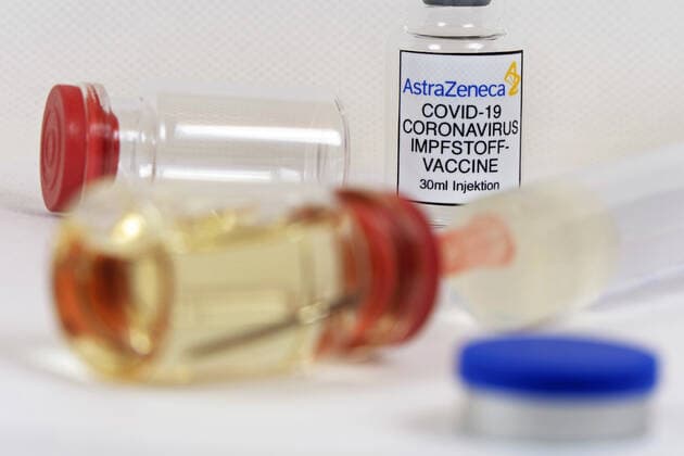 Symbol image Coronaserum vaccine can with syringe Corona vaccine