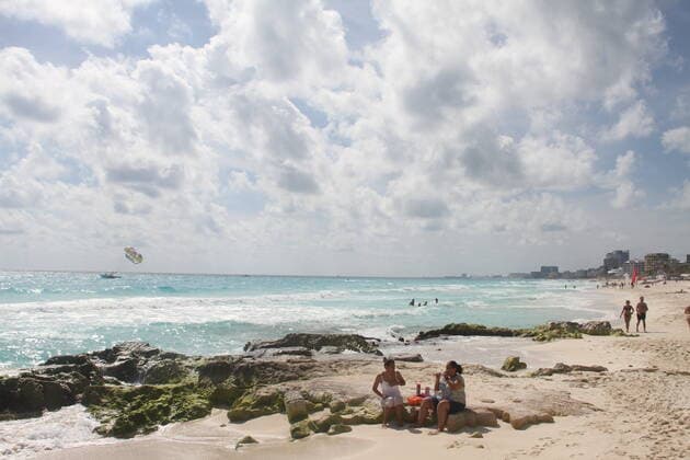 Movement of People at Chacmool Beach in Cancun amid COVID-19. January 24, 2021, Cancun, Mexico: People having fun at Chacmool beach in Cancun amid COVID-19. People are seen surfing , practicing sports and enjoying the hot weather and most of the people aren™t using masks . Movement of People at Chacmool Beach in Cancun amid COVID-19.  Copyright: xNiyixFotex