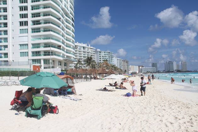Movement of People at Chacmool Beach in Cancun amid COVID-19. (INT) Movement of People at Chacmool Beach in Cancun amid COVID-19. January 24, 2021, Cancun, Mexico: People having fun at Chacmool beach in Cancun amid COVID-19. People are seen surfing , practicing sports and enjoying the hot weather and most of the people aren™t using masks . Credit: Niyi Fote Thenews2. Movement of People at Chacmool Beach in Cancun amid COVID-19.  Copyright: xNiyixFotex