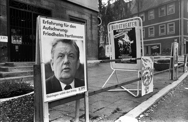 Deutschland, Bad Langensalza, 13.10.1990 Archiv-Nr.: 20-72-11 Landtagswahl in Thueringen Foto: Wahlplakate ivon Friedhelm Farthmann, SPD Landtagswahl in Thueringen *** Germany, Bad Langensalza, 13 10 1990 Archive No 20 72 11 Election in Thuringia Photo election posters ivon Friedhelm Farthmann, SPD election in Thuringia