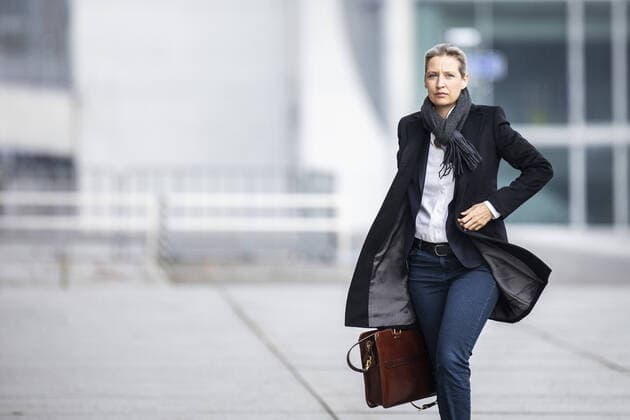 Alice Weidel, AfD Fraktionsvorsitzende, aufgenommen vor dem Deutschen Bundestag in Berlin, 27.01.2021. Berlin Deutschland *** Alice Weidel, AfD parliamentary group leader, photographed in front of the German Bundestag in Berlin, 27 01 2021 Berlin Germany Copyright: xFlorianxGaertner photothek.dex
