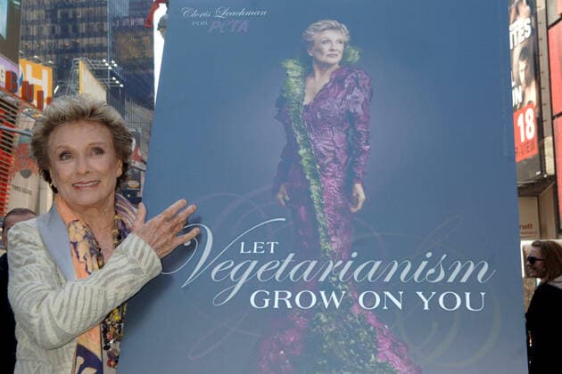 NEW YORK - MARCH 31: Cloris Leachman unveils the new PETA ad in Times Square on March 31, 2009 in New York City..People; Cloris Leachman. Manhattan United States Of America - ZUMAs214 20090331_zba_s214_007 Copyright: xSMGx