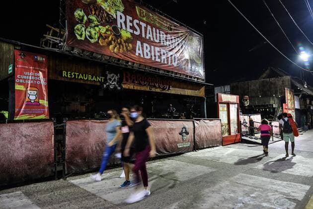 General view of the bars and restaurants area that have been closed again in the port of Acapulco, Mexico, 27 January 2021. The Mexican state Guerrero returns to the maximum risk alert, red, due to the increase in infections and deaths in recent weeks, the Government of the entity reported. EFE David Guzmán Mexican state of Guerrero returns to maximum alert due to increased infections !ACHTUNG: NUR REDAKTIONELLE NUTZUNG!  Copyright: xDAVIDxGUZMANxGONZALEZx MEX3835 20210128-637474029211870252