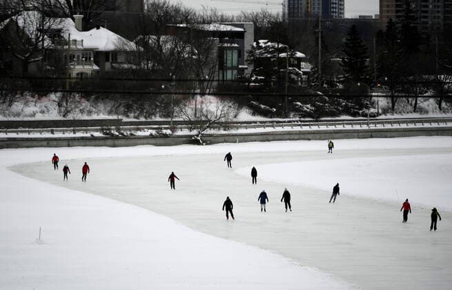 January 28, 2021, Ottawa, on, Canada: People make their way along the Rideau Canal Skateway on its opening day in Ottawa, on Thursday, Jan. 28, 2021, in the midst of the COVID-19 pandemic. The Rideau Canal is a UNESCO World Heritage Site. Ottawa Canada  - ZUMAc35_ 20210128_zaf_c35_010 Copyright: xJustinxTangx