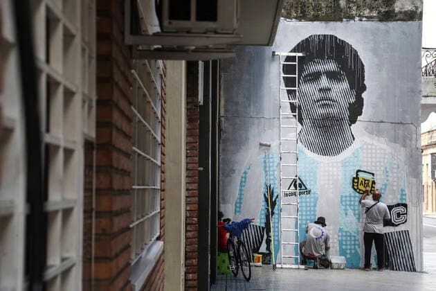 Bilder des Jahres 2021, Entertainment 01 Januar News Bilder des Tages January 29, 2021, Rosario, Santa Fe, Argentina: Rosario, Santa Fe. The local artist Lacast works on a large mural by Diego Maradona in one of the streets of the city of Rosario, Argentina. More than two months after his death, the tributes to Diego Maradona continue. Rosario Argentina - ZUMAm246 20210129_znp_m246_002 Copyright: xAlanxMonzonx