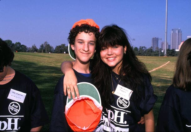 **FILE PHOTO** Dustin Diamond Has Passed Away at 44 From Stage 4 Lung Cancer. Tiffani-Amber Thiessen And Dustin Diamond 1989 Copyright: xRalphxDominguez MediaPunchx