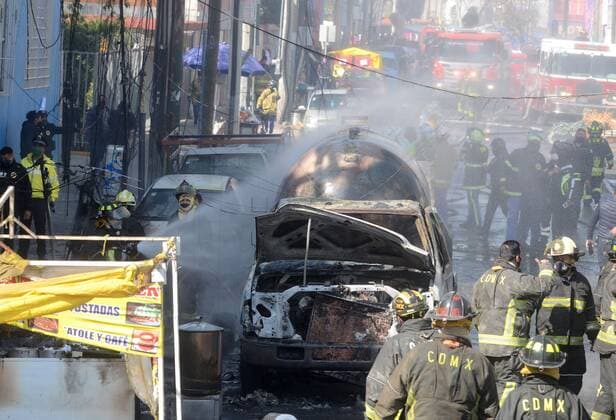Members of the Fire Department work in the area where there was an explosion of a gas pipe in Mexico City, Mexico, 02 February 2021. The explosion of a gas pipe caused a fire in the Jamaica Market, the best-known flower shop in the capital, which left eight injured and several material damage. EFE Mario Guzmán Pipe explosion causes fire in Mexico City market !ACHTUNG: NUR REDAKTIONELLE NUTZUNG!  Copyright: xMarioxGuzmánx MEX4258 20210202-637479050754261097