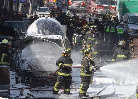 Members of the Fire Department work in the area where there was an explosion of a gas pipe in Mexico City, Mexico, 02 February 2021. The explosion of a gas pipe caused a fire in the Jamaica Market, the best-known flower shop in the capital, which left eight injured and several material damage. EFE Mario Guzmán Pipe explosion causes fire in Mexico City market !ACHTUNG: NUR REDAKTIONELLE NUTZUNG!  Copyright: xMarioxGuzmánx MEX4255 20210202-637479051374417332