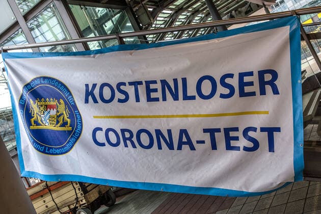 Munich, Germany 01 Feb 2021 In the airport Franz Josef Strauß in the state capital Munich, is because of the second lockdown to the fight against the Corona pandemic only little activity In the picture a banner of the Bavarian State Office for Health and Food Safety is attached, on which, entrance free Corona test stands airport Bavaria Copyright: xFotostandx xFritschx