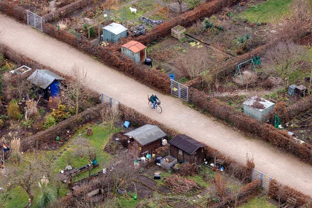 Schrebergärten von Kleingärtnern in Köln-Ehrenfeld. (Themenbild, Symbolbild) 03.02.2021 *** Allotment gardens of allotment gardeners in Cologne Ehrenfeld theme picture, symbol picture 03 02 2021 Foto:xC.xHardtx xFuturexImage