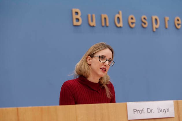 Ethics council against vaccination privileges 2021 02 04, Berlin, The German ethics council speaks out before the federal press conference against privileges for vaccinated in the Corona Pandemie In the picture Prof Dr med Alena Buyx, chairwoman of the German ethics council