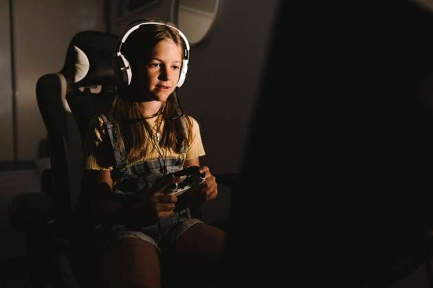 Girl playing video game at home during night Sweden, Gothenburg, model released, property released Copyright: xMaskotx , MA83688