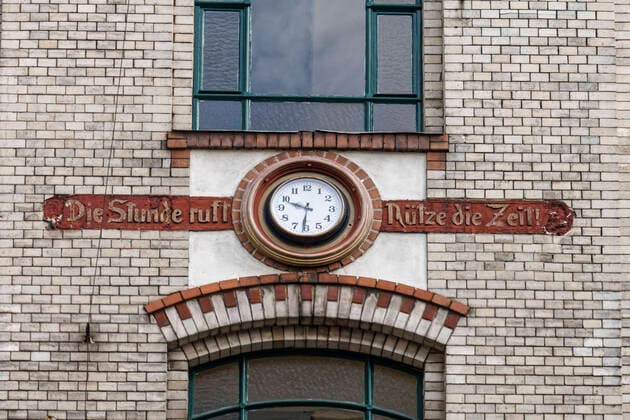 The Elisabethhof at Erkelenzdamm No 59 61 in Berlin Kreuzberg The complex, consisting of a residential building and an expansive small businesses area in the rear part of the lot, was built from 1897 to 1898 to designs by Kurt