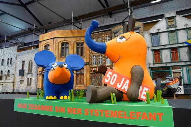Bilder des Jahres 2021, Entertainment 02 Februar Entertainment Themen der Woche KW05 News Bilder des Tages Vorstellung der Wagen des Koelner Rosenmontagszug 2021 in Puppenform Aktuell, 04.02.2021, Koeln, Maus und Elefant gehoeren dazu bei der Vorstellung der Wagen des Koelner Rosenmontagszug.Wegen der Corona Krise gibt es dieses Jahr eine Puppenversion des Zuges in Kooperation mit dem Koelner Haennesschen Theater Koeln Nordrhein-Westfalen Deutschland *** Presentation of the carriages of the Cologne Shrove Monday procession 2021 in puppet form Current, 04 02 2021, Cologne, mouse and elephant belong to it at the presentation of the carriages of the Cologne Shrove Monday procession Because of the Corona crisis, there is this year a puppet version of the procession in cooperation with the Koelner Haennesschen Theater Koeln North Rhine Westphalia G