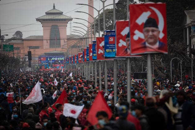 Bilder des Jahres 2021, News 02 Februar News Themen der Woche KW05 News Bilder des Tages February 5, 2021, Kathmandu, Nepal: Pro-government activists gather near the stage made in front of the former royal palace during the mass gathering..The mass demonstration organized by the Prime Minister Oli faction of the ruling Nepal Communist Party (NCP), The Oli faction™s show of force was part of its bid to encounter other protests and demonstrations organized by the rival group led by Pushpa Kamal Dahal and Madhav Kumar Nepal. Kathmandu Nepal - ZUMAs197 20210205_zaa_s197_136 Copyright: xPrabinxRanabhatx