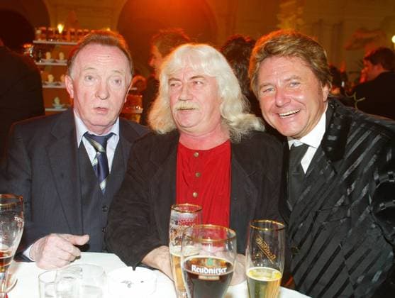 Bild Osgar Verleihung Bild Osgar Verleihung 2004 Peter Sodann, reinhard Lakomy und Hans-JYrghen Beyer (SSnger) Copyright: IMAGO. Herrmann 161.03.2004 Thema: Bild-Osgar-Verleihung 2005 im Neuen Rathaus in Leipzig. Damit wuerdigt Bild die fYr das Zusammenwachsen Deutschlands sowie fYr den Frieden verdient gemacht haben. *** Picture Osgar Award Picture Osgar Award 2004 Peter Sodann, Reinhard Lakomy and Hans JYrghen Beyer SSnger Copyright IMAGO Herrmann 161 03 2004 Theme Picture Osgar Award 2005 in the New City Hall in Leipzig With this, Bild honours those who have made a contribution to the growing together of Germany as well as to peace. Copyright: xEventpressxHerrmannx