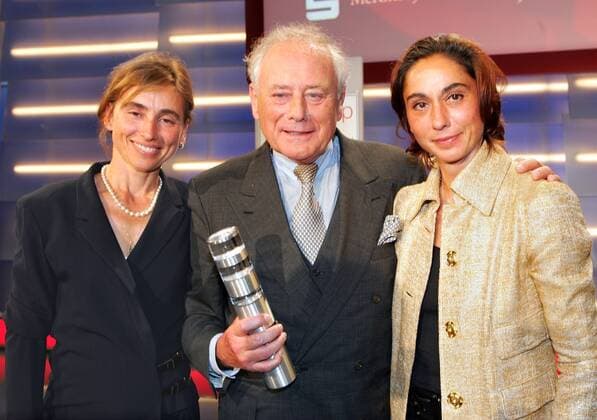 Founder Prize 2004 Reinhold Würth with his daughters Marion and Bettina r Copyright IMAGO Herrmann 22 06 2004 Topic StartUp Initiative for the Promotion of Business Founders awarded the German Founder Prize 2004 for outstanding achievements in the establish Copyright: xEventpressxHerrmannx