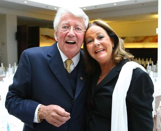 Golf 04 Copyright: IMAGO. Borns Datum: 25.06. 2004 Thema: NH Berlin Mitte Golf Trophy 2004 mit D.T. Heck und Frau Ragnhild *** Golf 04 Copyright IMAGO Borns Date 25 06 2004 Theme NH Berlin Mitte Golf Trophy 2004 with D T Heck and Mrs Ragnhild Copyright: xEventpressxBornsx