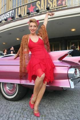 Lady Salsa Copyright: IMAGO. Herrmann 12.02.2004 Thema: Premiere von Lady Salsa i m Schillertheater Berlin mit den VIPs : mit Sissi Perlinger *** Lady Salsa Copyright IMAGO Herrmann 12 02 2004 Theme Premiere of Lady Salsa i m Schillertheater Berlin with the VIPs with Sissi Perlinger Copyright: xEventpressxHerrmannx