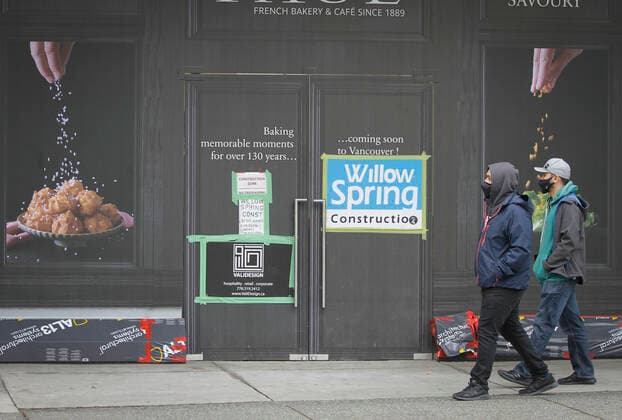(210205) -- VANCOUVER, Feb. 5, 2021 -- People wearing face masks walk past a bakery in downtown Vancouver, British Columbia, Canada, on Feb. 5, 2021. The unemployment rate in Canada rose by 0.6 percentage point to 9.4 percent in January, the highest rate since August 2020, said official Statistics Canada on Friday. (Photo by Xinhua) CANADA-VANCOUVER-UNEMPLOYMENT RATE-RISING LiangxSen 