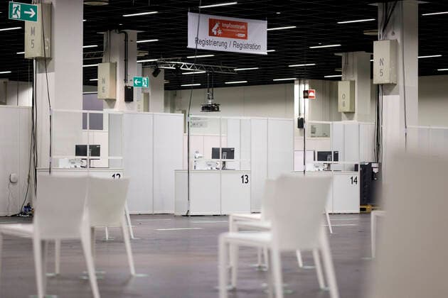 The Cologne Vaccination Centre in the halls of the Koelnmesse is scheduled to open on Monday, 8 February 2021 The over 80s will be vaccinated there first, provided they have received one of the vaccination appointments Due to the delay in vaccine deliveries by the manufacturers Biontech and Pfizer, the start of vaccination in NRW had to be postponed Cologne, 05 02 2021 Foto:xC.xHardtx xFuturexImage