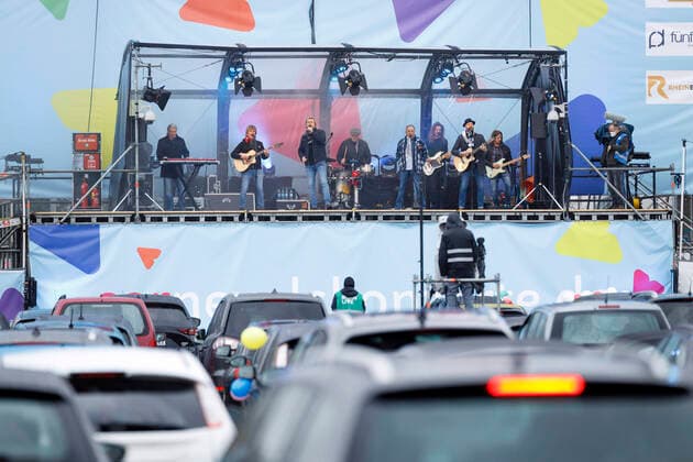 Bläck Fööss at car concert Carneval session 1 of Bonnlive at the Südstadion Due to the ongoing corona crisis, carnival events are largely cancelled this year, the Cologne Shrove Monday procession will only take place virtually, concerts are subject to strict restrictions Cologne, 06 02 2021 Foto:xC.xHardtx xFuturexImage