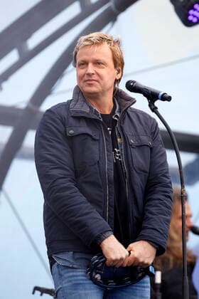 Mirko Bäumer of the Bläck Fööss at the car concert Carneval session 1 of Bonnlive at the Südstadion Due to the ongoing corona crisis, carnival events are largely cancelled this year, the Cologne Shrove Monday procession will only take place virtually, concerts are subject to strict restrictions Cologne, 06 02 2021 Foto:xC.xHardtx xFuturexImage