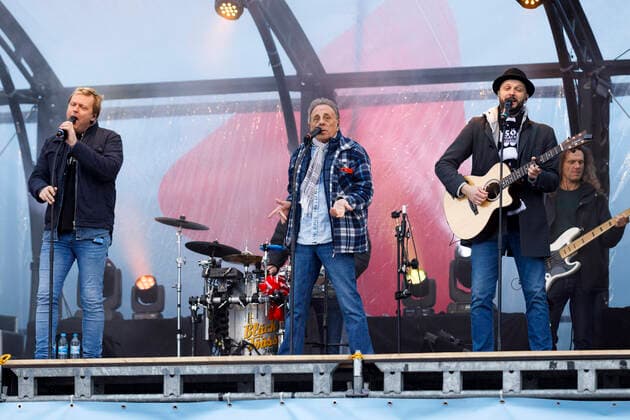 The Bläck Fööss at the car concert Carneval session 1 of Bonnlive at the Südstadion Due to the ongoing Corona crisis, carnival events are largely cancelled this year, the Cologne Rose Monday procession will only take place virtually, concerts are subject to strict restrictions Cologne, 06 02 2021 Foto:xC.xHardtx xFuturexImage
