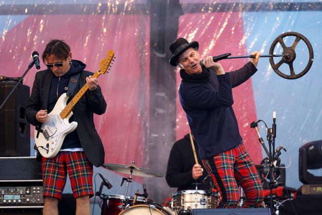 Harry Alfter and Peter Brings of Brings at the car concert Carneval session 1 of Bonnlive at the Südstadion Due to the ongoing corona crisis, carnival events are largely cancelled this year, the Cologne Shrove Monday procession will only take place virtually, concerts are subject to strict restrictions Cologne, 06 02 2021 Foto:xC.xHardtx xFuturexImage
