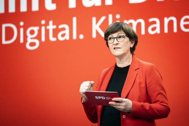 Saskia Esken, Parteivorsitzende der SPD, aufgenommen im Rahmen der SPD Jahresauftaktklausur des Parteivorstandes. Zukunft fuer Dich. Sozial. Digital. Klimaneutral. Berlin, 07.02.2021. Berlin Deutschland *** Saskia Esken, Chairwoman of the SPD, recorded at the SPD annual kick-off meeting of the party executive Future for You Social Digital Climate Neutral Berlin, 07 02 2021 Berlin Germany Copyright: xJaninexSchmitz photothek.dex