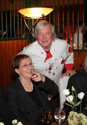 Das Schafhof-Festival fuer UNICEF Gerd Kaefer mitm Heide Simonis Thema: Schafhof Gala mit der Philharmonie der Nationen unter der Leitung von Justus Frantz und der Koeniglich Spanischen Reitschule in der Reithalle bei Kronberg. Copyright: IMAGO. Herrmann Datum: 14.09.2007 Fest fuer Kinderrechte geht in die vierte Runde Schafhof-Festival fuer UNICEF sammelt fuer Hilfsprojekte in Kambodscha Das Schafhof-Festival fuer UNICEF ist auf diese Weise mittlerweile bereits zu einer festen Groeße als Benefizveranstaltung und Familienfest in der Rhein-Main-Region avanciert. Auch bei der Prominenz aus Sport, Politik, Wirtschaft und Show erfreut es sich hoher Beliebtheit. In diesem Jahr lädt die Initiatorin zum Galaabend in ihre Reithalle zur glamourösen Copyright: xEventpressxHerrmannx