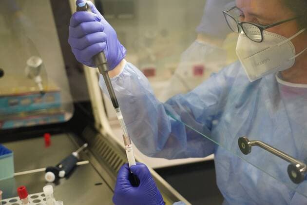A nurse during the clinical trial of the German vaccine Curevac in which 50 volunteers participate daily, at Cruces Hospital in Bilbao, Basque Country, Spain, on 8 February 2021. The trial requires two doses of vaccine administered 29 days apart and visits to the health centre for 13 months for control and follow-up. The aim is for the vaccine to be marketed by the end of this year. 08 FEBRUARY 2021;CORONAVIRUS;CLINICAL TRIAL;IMMUNITY;CONTAGION;VACCINE;PANDEMIC;GERMANY H.Bilbao LagenciaEP 02 08 2021 Bilbao (Basque Country) Bilbao (Basque Country) Spain Copyright: xH.Bilbaox 3553499