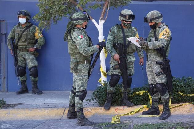 Federal forces cordon off the area where a confrontation between an armed group took place, in Zapopan, Mexico, 08 February 2021. A strong shooting perpetrated by subjects with long weapons left at least three injured on Monday in a restaurant in Zapopan, in the western Mexican state of Jalisco, local media reported. Videos recorded by witnesses and posted on social media show that armed individuals fired several rounds at a restaurant from a vehicle and loaded an apparently wounded man into a white van. Long gun shooting leaves at least three injured in western Mexico !ACHTUNG: NUR REDAKTIONELLE NUTZUNG!  Copyright: xFranciscoxGuascox MEX4801 20210209-637484278243381644