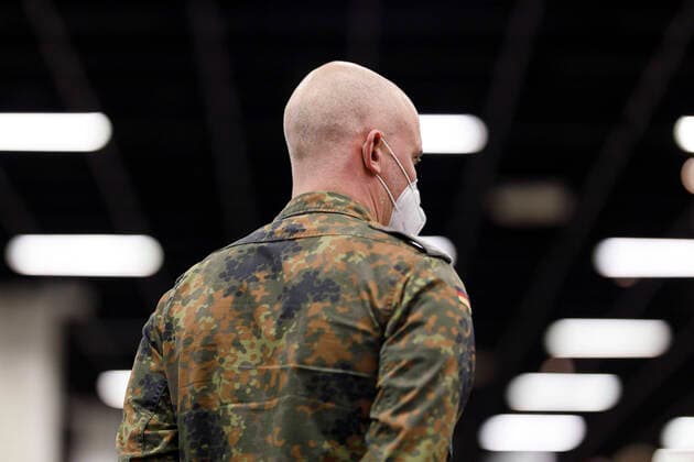 The Cologne vaccination centre in the halls of the Koelnmesse has opened First of all the over 80 year olds will now be vaccinated there, provided they have received one of the vaccination appointments Due to the delay in the vaccine deliveries of Foto:xC.xHardtx xFuturexImage