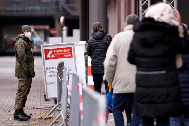 The Cologne vaccination centre in the halls of the Koelnmesse has opened First of all the over 80 year olds will now be vaccinated there, provided they have received one of the vaccination appointments Due to the delay in the vaccine deliveries of Foto:xC.xHardtx xFuturexImage