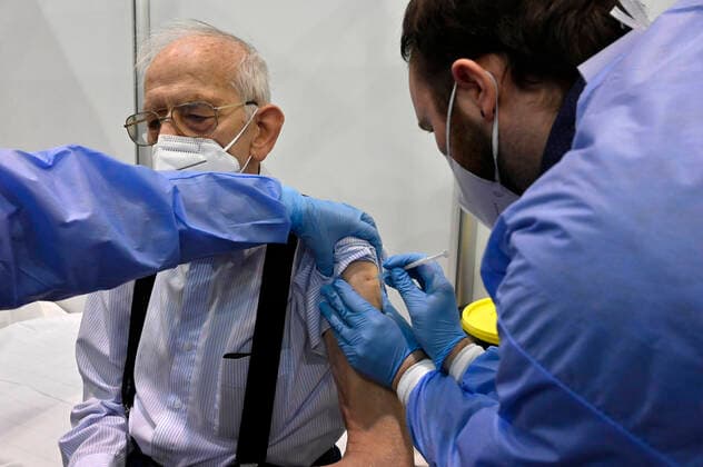 08 02 21, Essen, North Rhine-Westphalia, Germany Vaccination centre of the city of Essen in exhibition hall 4 on the premises of Messe Essen Vaccination start for people over 80 years of age in the vaccination centre of the city View into a vaccination booth on the vaccination street in the exhibition hall 89 year old person entitled to vaccination receives his vaccin