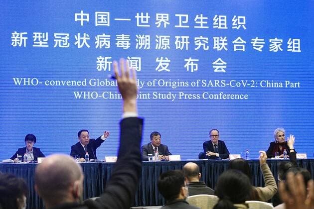 Bilder des Jahres 2021, News 02 Februar News Themen der Woche KW06 News Bilder des Tages WHO investigation into coronavirus origins in Wuhan World Health Organization and Chinese experts attend a press conference in Wuhan, China, on Feb. 9, 2021. 