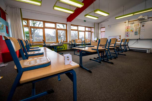 School in Corona Time Chairs stand on desks in an abandoned classroom Schools remain closed during the Corona Lockdown Today, Wednesday, Feb. 10, Chancellor Angela Merkel talks to state premiers at the Bund Länder conference about possible relaxations and school openings Rietberg North Rhine Westphalia Germany Copyright: xInderlied Kirchner-Mediax