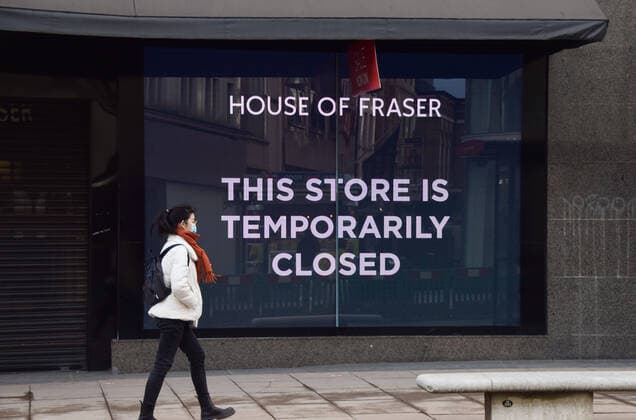 February 10, 2021, London, United Kingdom: A woman wearing a protective face mask walks past a This Store Is Temporarily Closed sign at House Of Fraser department store in Oxford Street, London..Most businesses remain shut in the UK as the nation continues to battle with the coronavirus pandemic. London United Kingdom - ZUMAs197 20210210_zaa_s197_135 Copyright: xVukxValcicx