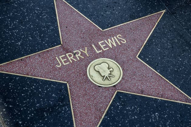 Hollywood Walk of Fame USA, United States of America, California, Los Angeles, 17.02.2020: Hollywood Boulevard, in den Gehweg sind rund 2700 Sterne eingelassen. Es werden Prominente geehrt, die eine wichtige Rolle in der amerikanischen Unterhaltungsindustrie spielten oder noch spielen. Kategorie Motion Pictures (Film). Stern für Jerry Lewis *** Hollywood Walk of Fame USA, United States of America, California, Los Angeles, 17 02 2020 Hollywood Boulevard, about 2700 stars are embedded in the pavement Celebrities are honored who played or still play an important role in the American entertainment industry Category Motion Pictures Film Star for Jerry Lewis