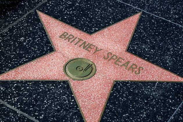 Britney Spears - Vater Jamie Spears bleibt ihr Vormund, Archivbilder Hollywood Walk of Fame USA, United States of America, California, Los Angeles, 17.02.2020: Hollywood Boulevard, in den Gehweg sind rund 2700 Sterne eingelassen. Es werden Prominente geehrt, die eine wichtige Rolle in der amerikanischen Unterhaltungsindustrie spielten oder noch spielen. Kategorie Recording (Musikaufnahmen). Stern für Britney Spears *** Hollywood Walk of Fame USA, United States of America, California, Los Angeles, 17 02 2020 Hollywood Boulevard, about 2700 stars are embedded in the sidewalk Celebrities are honored who played or still play an important role in the American entertainment industry Category Recording Music Recordings Star for Britney Spears