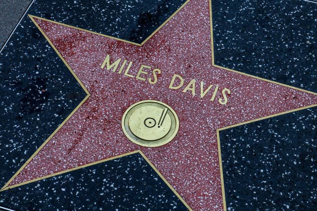 Hollywood Walk of Fame USA, United States of America, California, Los Angeles, 17.02.2020: Hollywood Boulevard, in den Gehweg sind rund 2700 Sterne eingelassen. Es werden Prominente geehrt, die eine wichtige Rolle in der amerikanischen Unterhaltungsindustrie spielten oder noch spielen. Kategorie Recording (Musikaufnahmen). Stern für Miles Davis *** Hollywood Walk of Fame USA, United States of America, California, Los Angeles, 17 02 2020 Hollywood Boulevard, about 2700 stars are embedded in the pavement Celebrities are honored who played or still play an important role in the American entertainment industry Category Recording Music Recordings Star for Miles Davis
